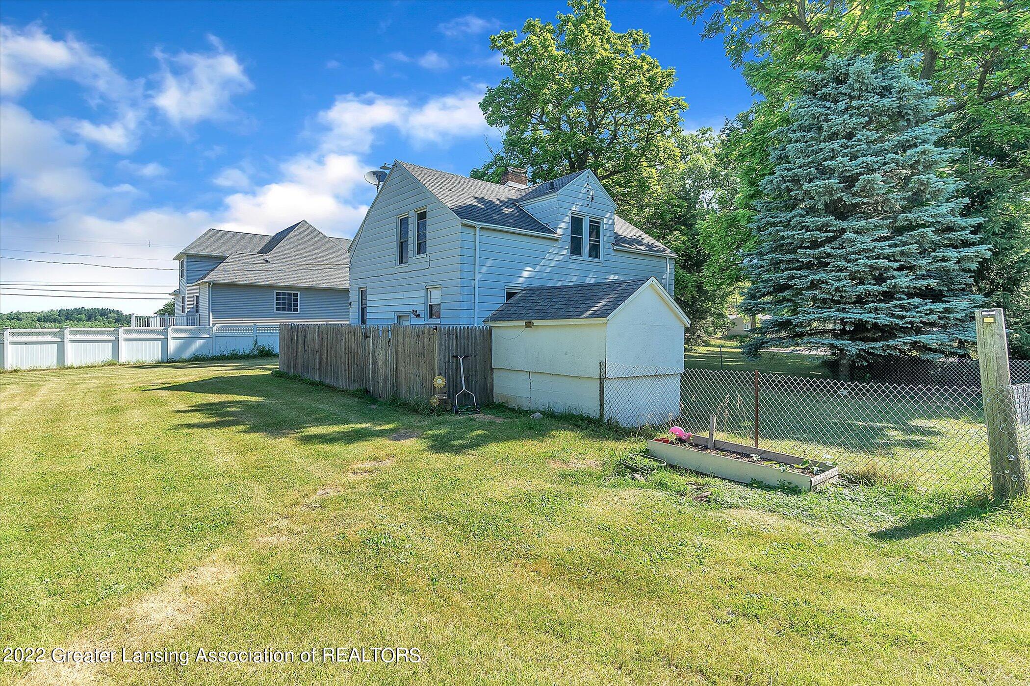 14040 Boichot Road Lansing, MI 48906 - Photo 29 of 32 29-14040-Boichot-Rd-WindowStill-Real-Est