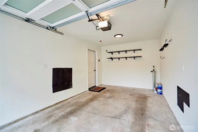 a view of a livingroom with a ceiling fan