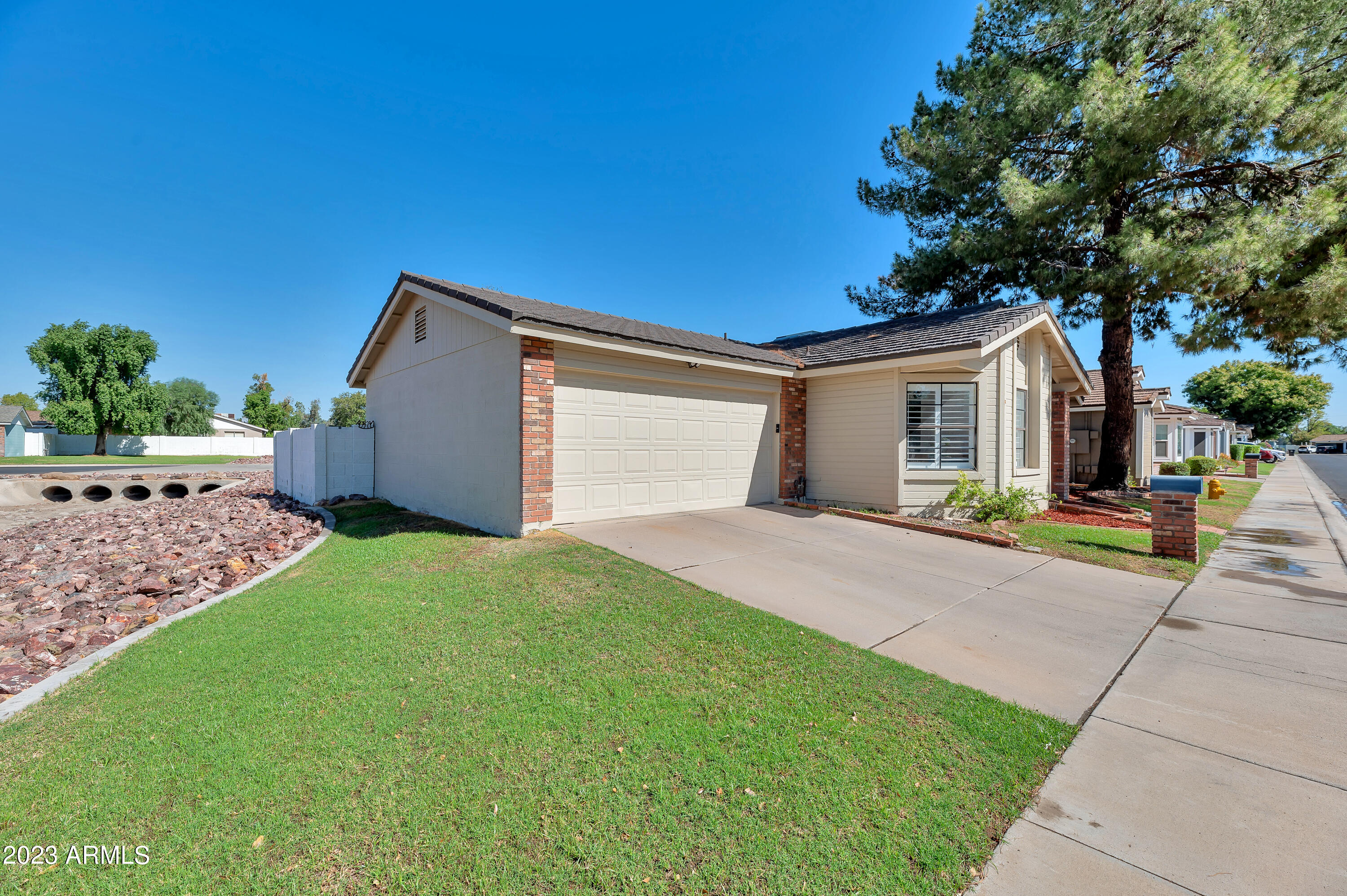 140 East Danbury Road Phoenix, AZ 85022 - Photo 2 of 36 QP--35