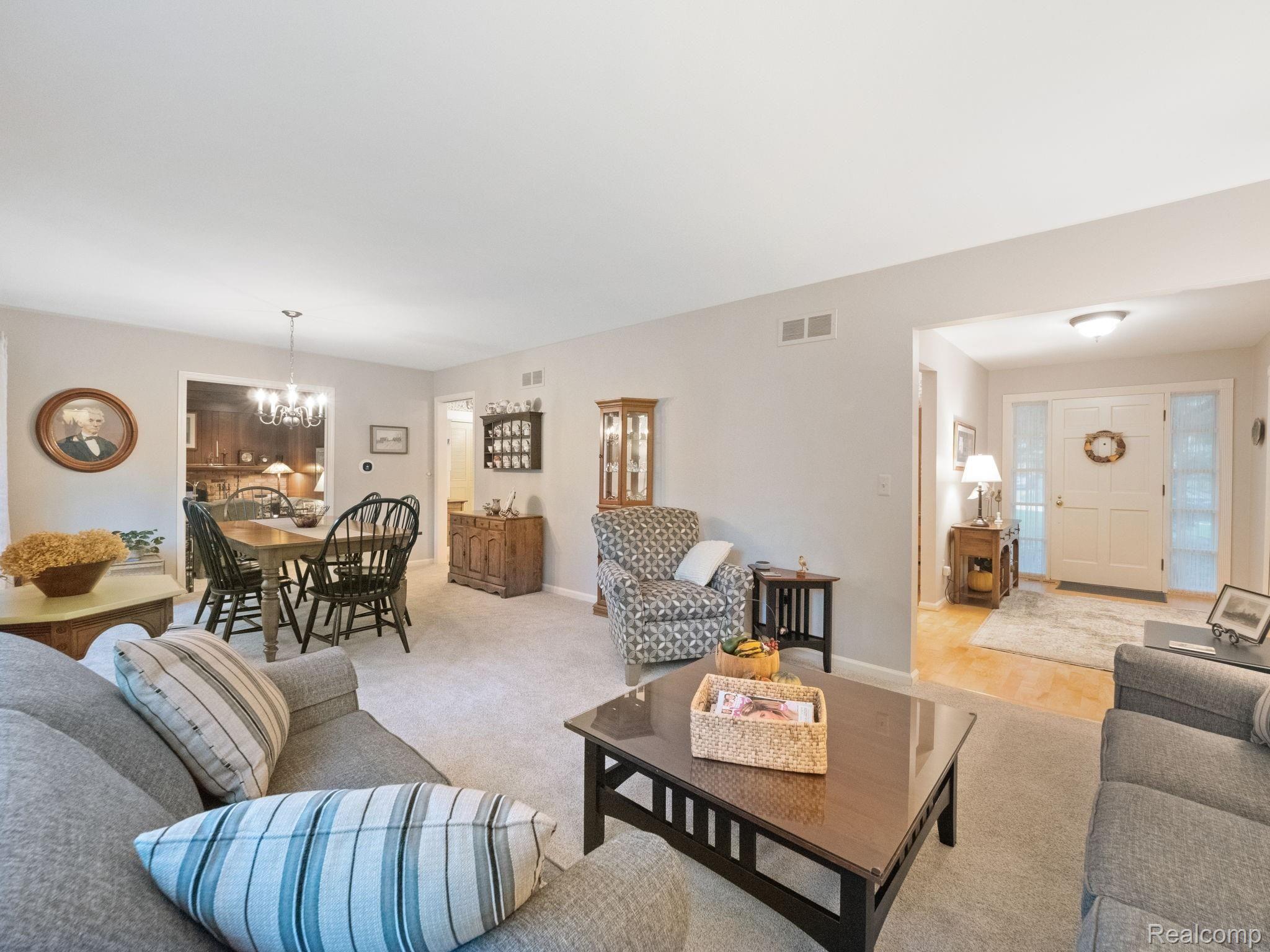 504 Campus Road Rochester, MI 48309 - Photo 10 of 25 23-web-or-mls-P1911613.jpg