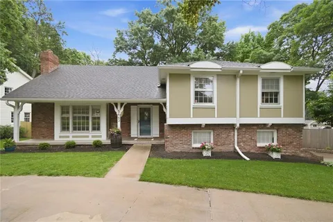 $545,000 | 5443 West 100th Street, Overland Park, KS 66207