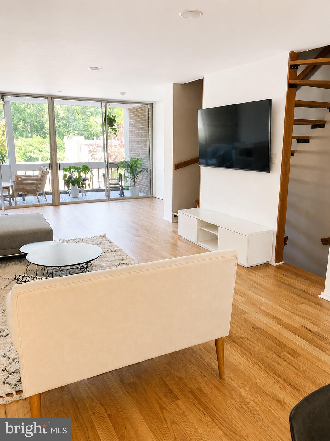 11579 Maple Ridge Road Reston, VA 20190 - Photo 2 of 13 2nd Level Living Space