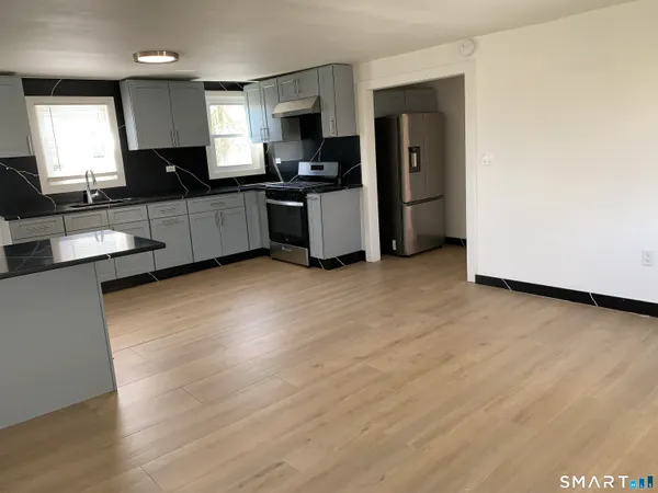 $2,100 | 422-424 Dixwell Avenue, Unit 2, New Haven, CT 06511