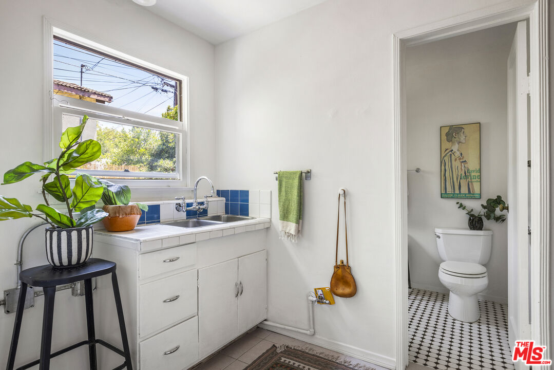 3865 Brunswick Avenue Los Angeles, CA 90039 - Photo 38 of 44 a bathroom with a sink toilet and a mirror