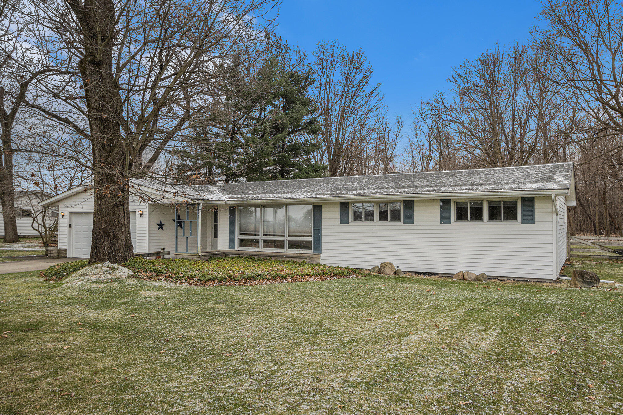 17331 Moorepark Road Three Rivers, MI 49093 - Photo 1 of 44 004_17331moorepark_1