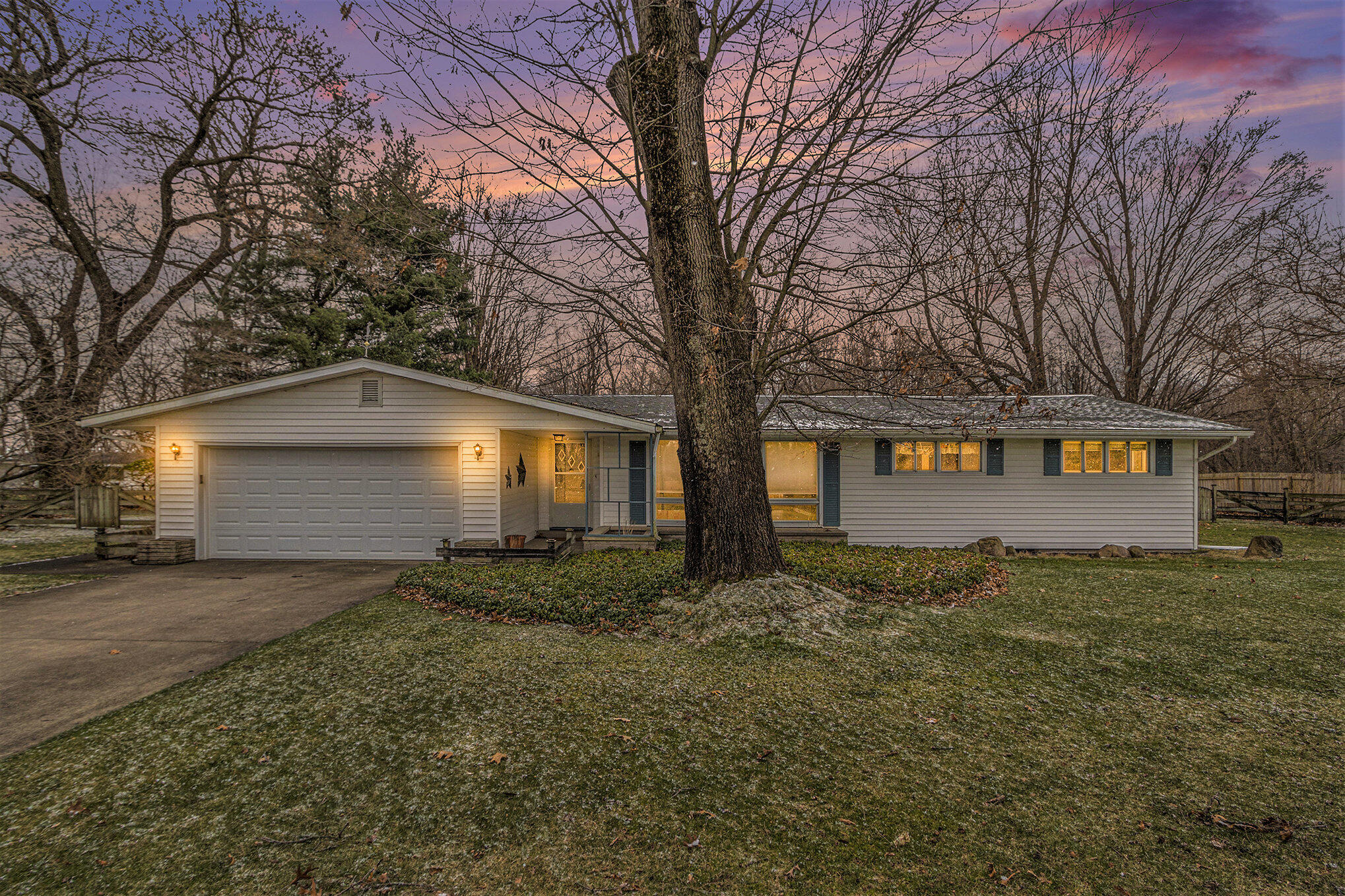 17331 Moorepark Road Three Rivers, MI 49093 - Photo 4 of 44 001_17331moorepark_2_-_twilight
