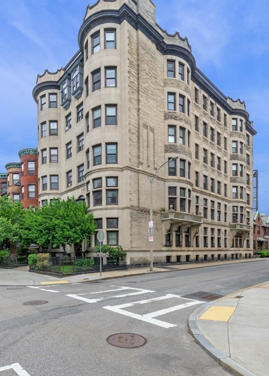 857 Beacon Street, Unit 34 Boston, MA 02215 - Photo 26 of 26 a front view of a building