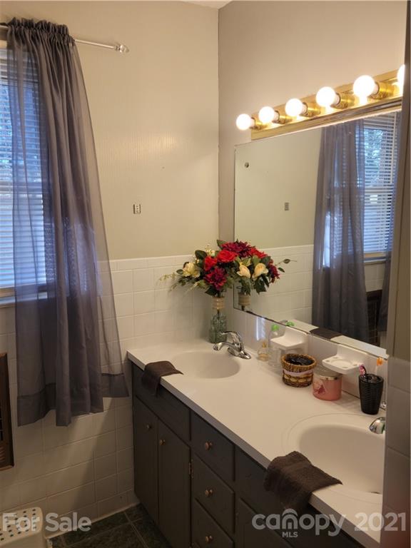4800 Johnson Bridge Road Hickory, NC 28602 - Photo 18 of 28 Gallery Image 18