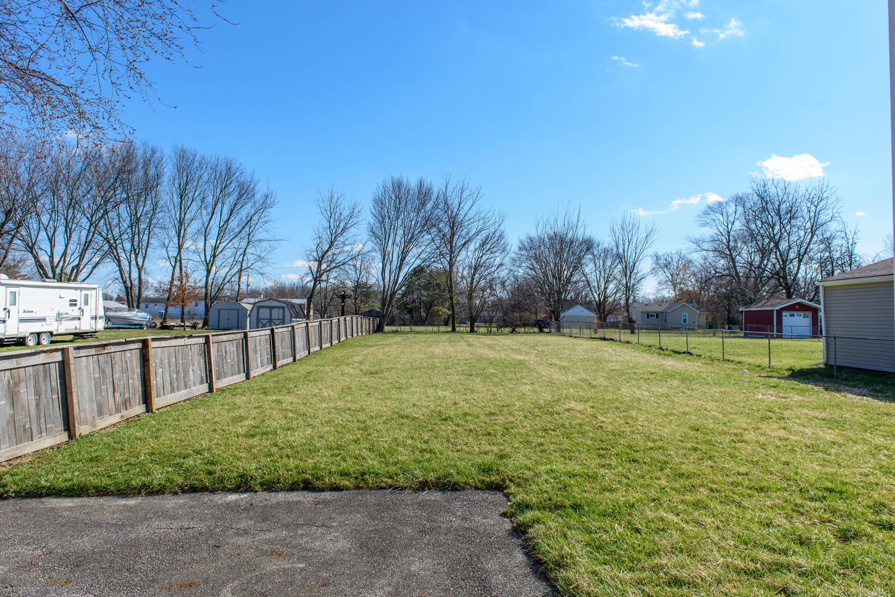 1077 Rumsey Road Columbus, OH 43207 - Photo 32 of 34 Huge Fenced in Backyard