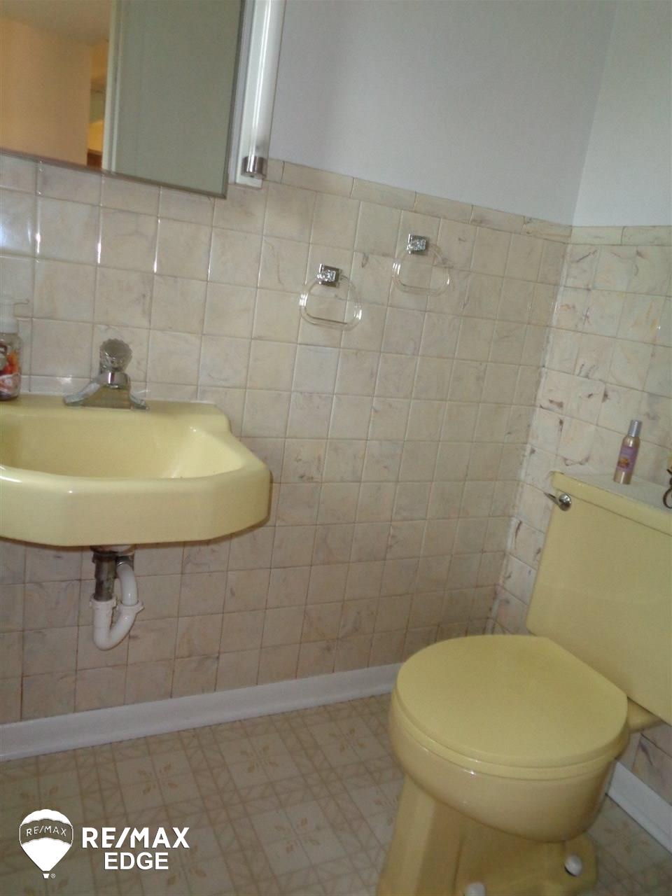 6459 Davison Road Burton, MI 48509 - Photo 25 of 47 31382621-26.JPG