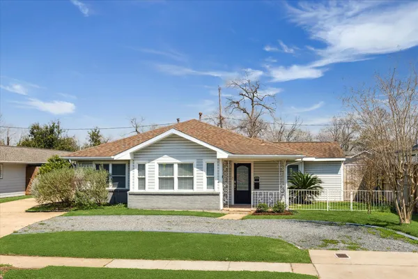 $3,498 | 1444 West 43rd Street, Houston, TX 77018