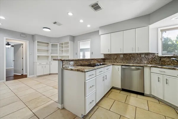 $3,498 | 1444 West 43rd Street, Houston, TX 77018