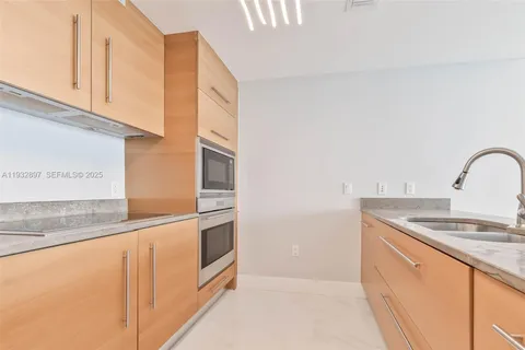 $965,000 | 475 Brickell Avenue, Unit 3407, Miami, FL 33131