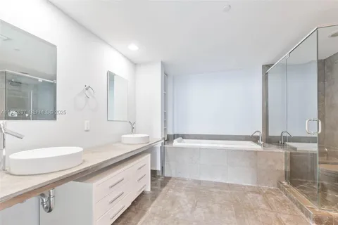 $965,000 | 475 Brickell Avenue, Unit 3407, Miami, FL 33131