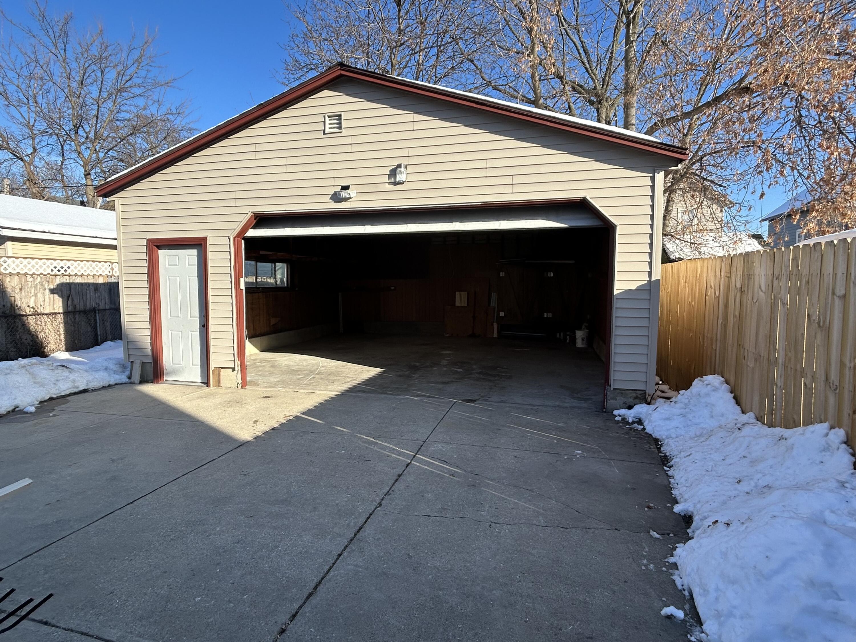 1717 Edgewood Avenue Racine, WI 53404 - Photo 19 of 22 2.5 car garage