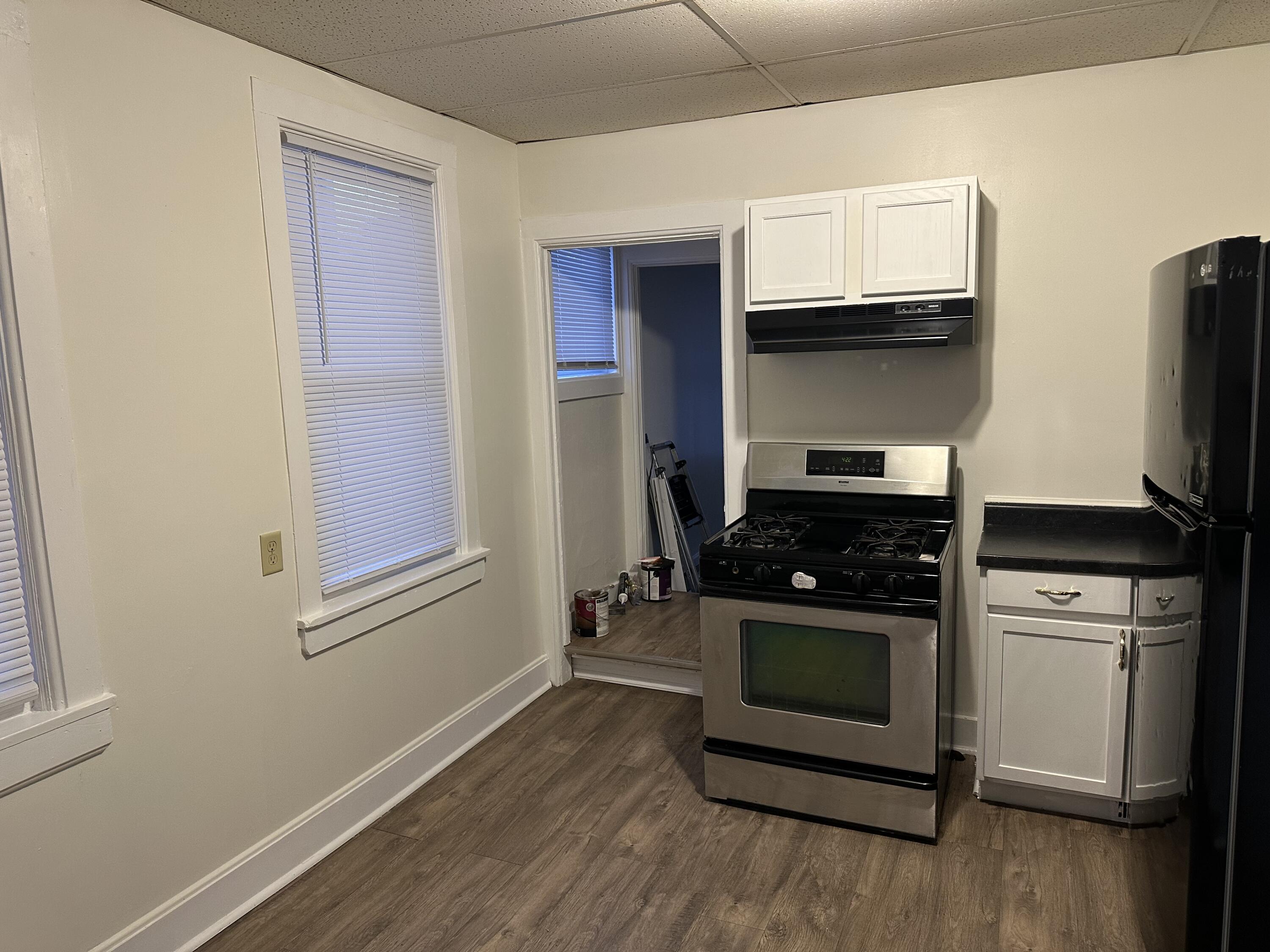 1717 Edgewood Avenue Racine, WI 53404 - Photo 7 of 22 Kitchen