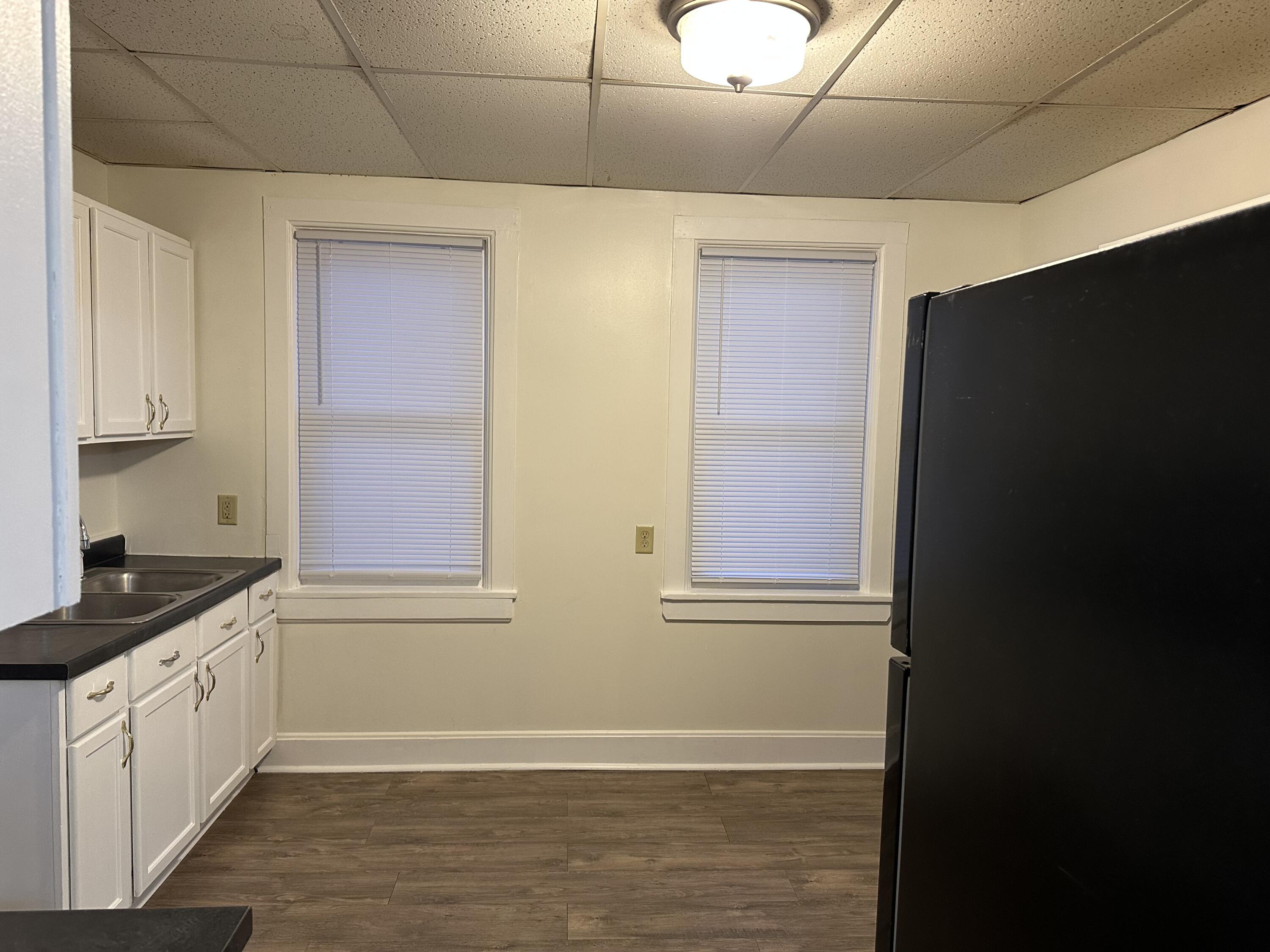 1717 Edgewood Avenue Racine, WI 53404 - Photo 9 of 22 kitchen