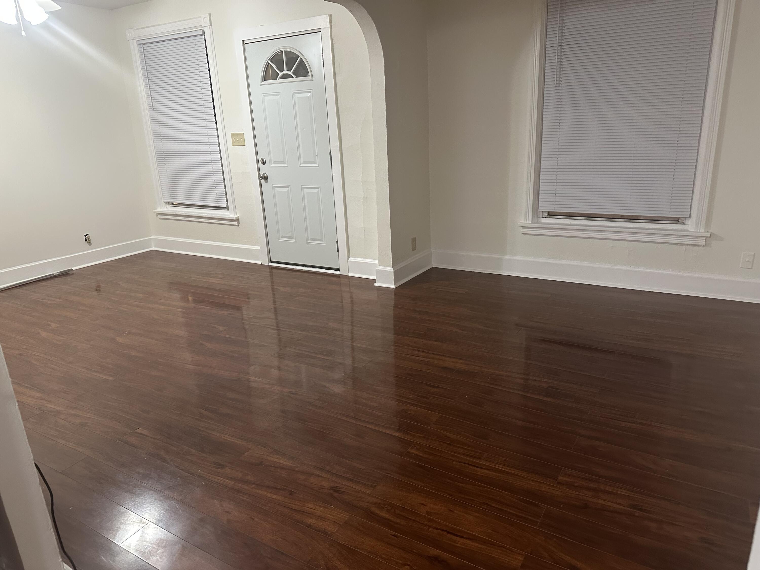 1717 Edgewood Avenue Racine, WI 53404 - Photo 10 of 22 Living room
