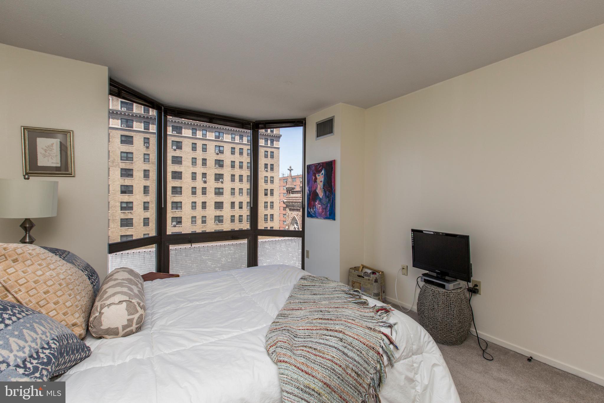 2018-32 Walnut Street, Unit 11K Philadelphia, PA 19103 - Photo 13 of 36
