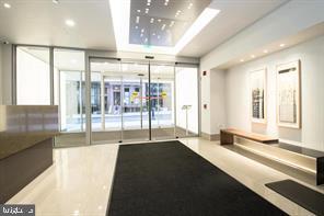 2018-32 Walnut Street, Unit 11K Philadelphia, PA 19103 - Photo 2 of 36 Lobby
