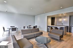 2018-32 Walnut Street, Unit 11K Philadelphia, PA 19103 - Photo 25 of 36 Community Room