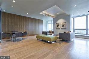2018-32 Walnut Street, Unit 11K Philadelphia, PA 19103 - Photo 31 of 36 Community Room