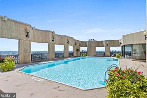 2018-32 Walnut Street, Unit 11K Philadelphia, PA 19103 - Photo 32 of 36 Rooftop Pool