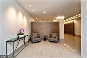 2018-32 Walnut Street, Unit 11K Philadelphia, PA 19103 - Photo 4 of 36 Lobby