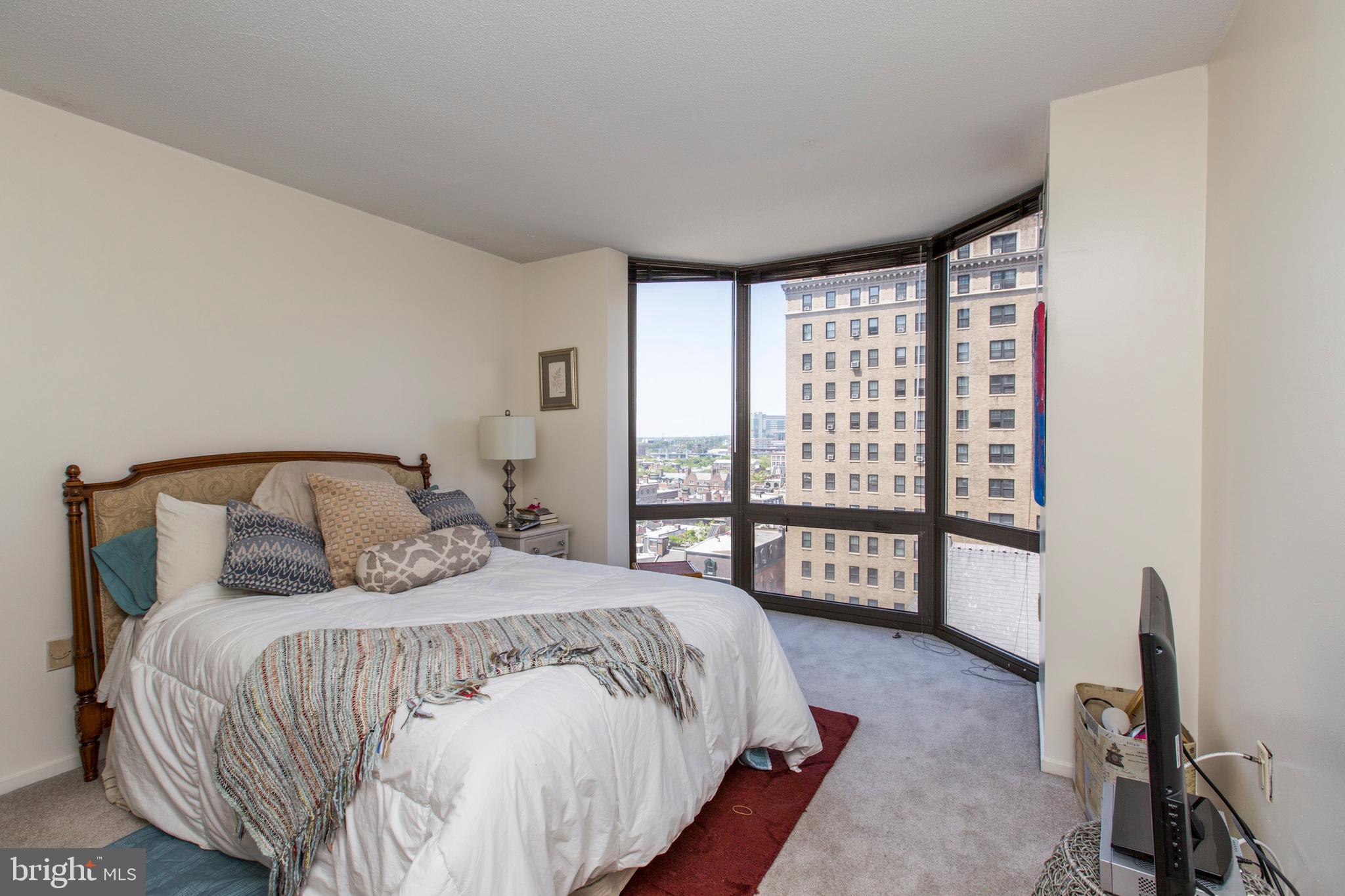 2018-32 Walnut Street, Unit 11K Philadelphia, PA 19103 - Photo 8 of 36