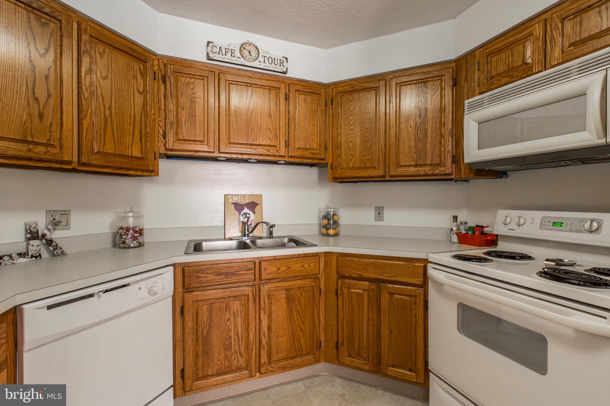 2018-32 Walnut Street, Unit 11K Philadelphia, PA 19103 - Photo 9 of 36