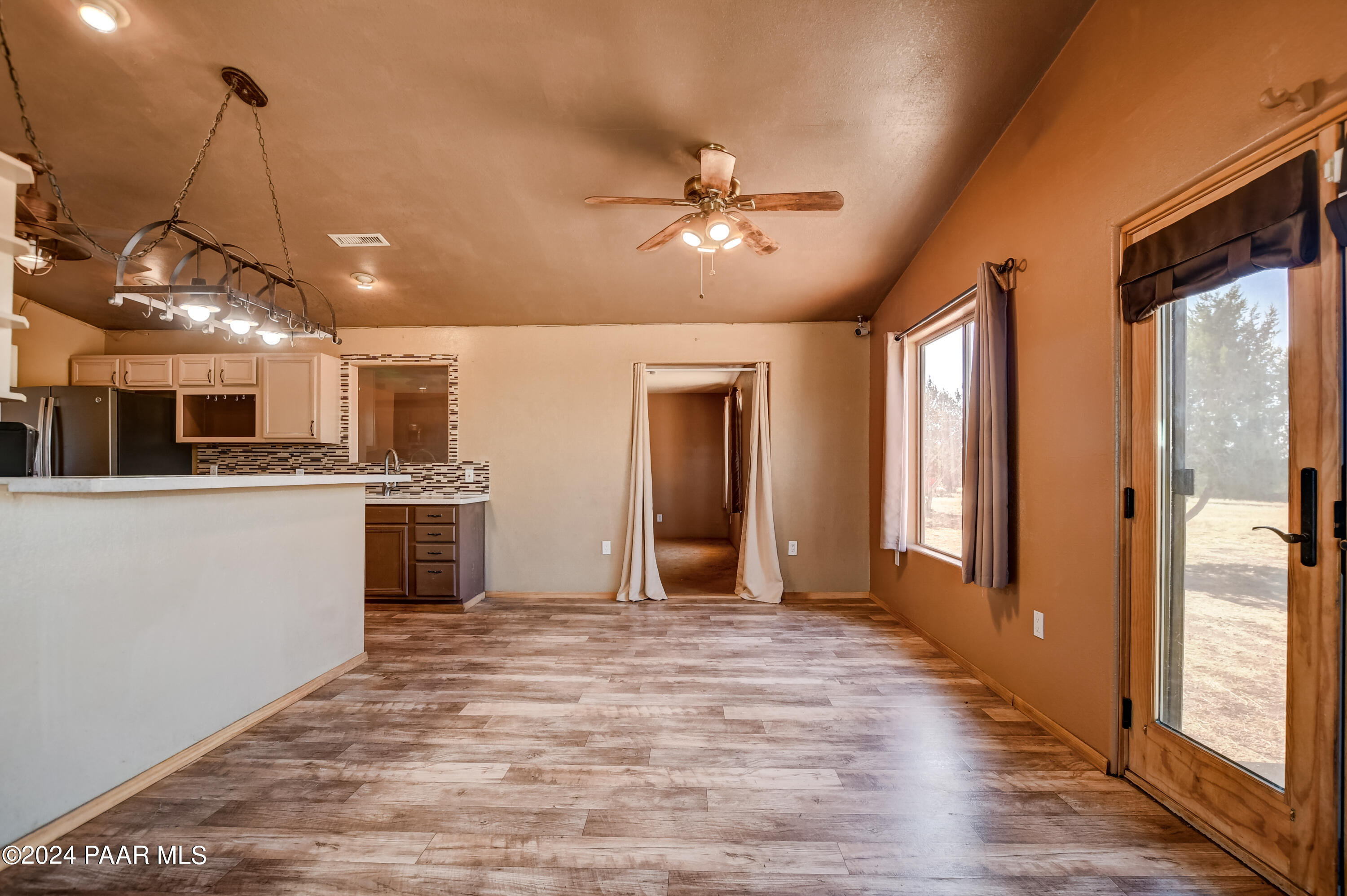 33525 Cowboy Clint Road Seligman, AZ 86337 - Photo 20 of 40 Dining Area