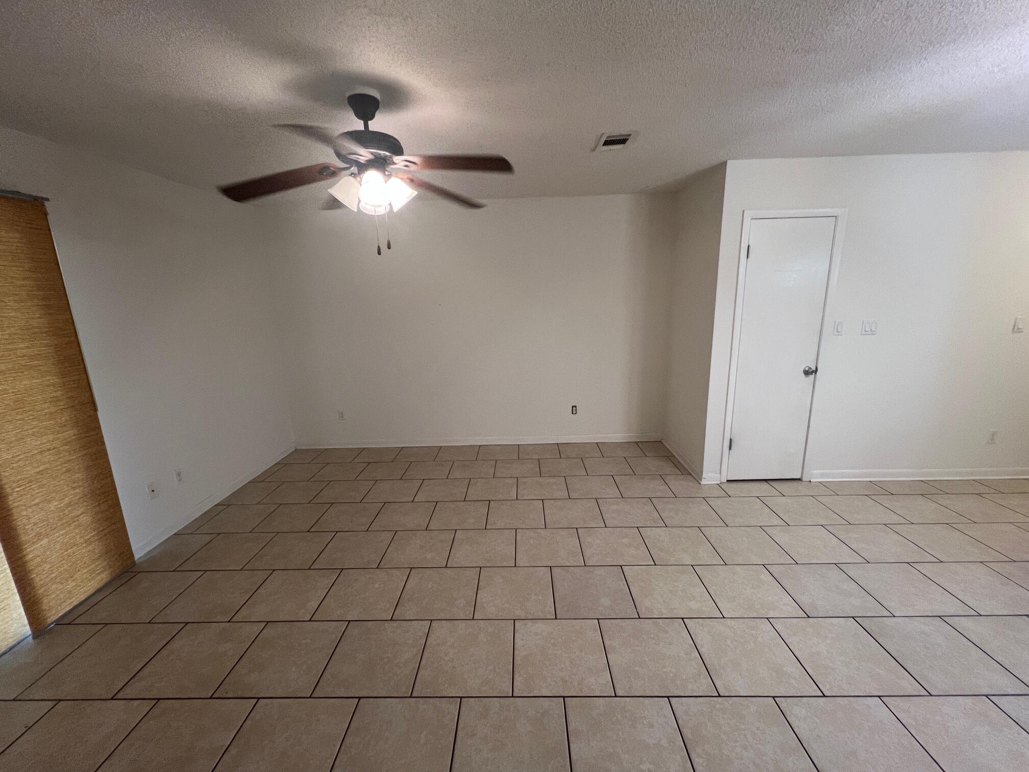 115 Hughes Street Northeast, Unit D4 Fort Walton Beach, FL 32548 - Photo 13 of 29 a view of an empty room and window