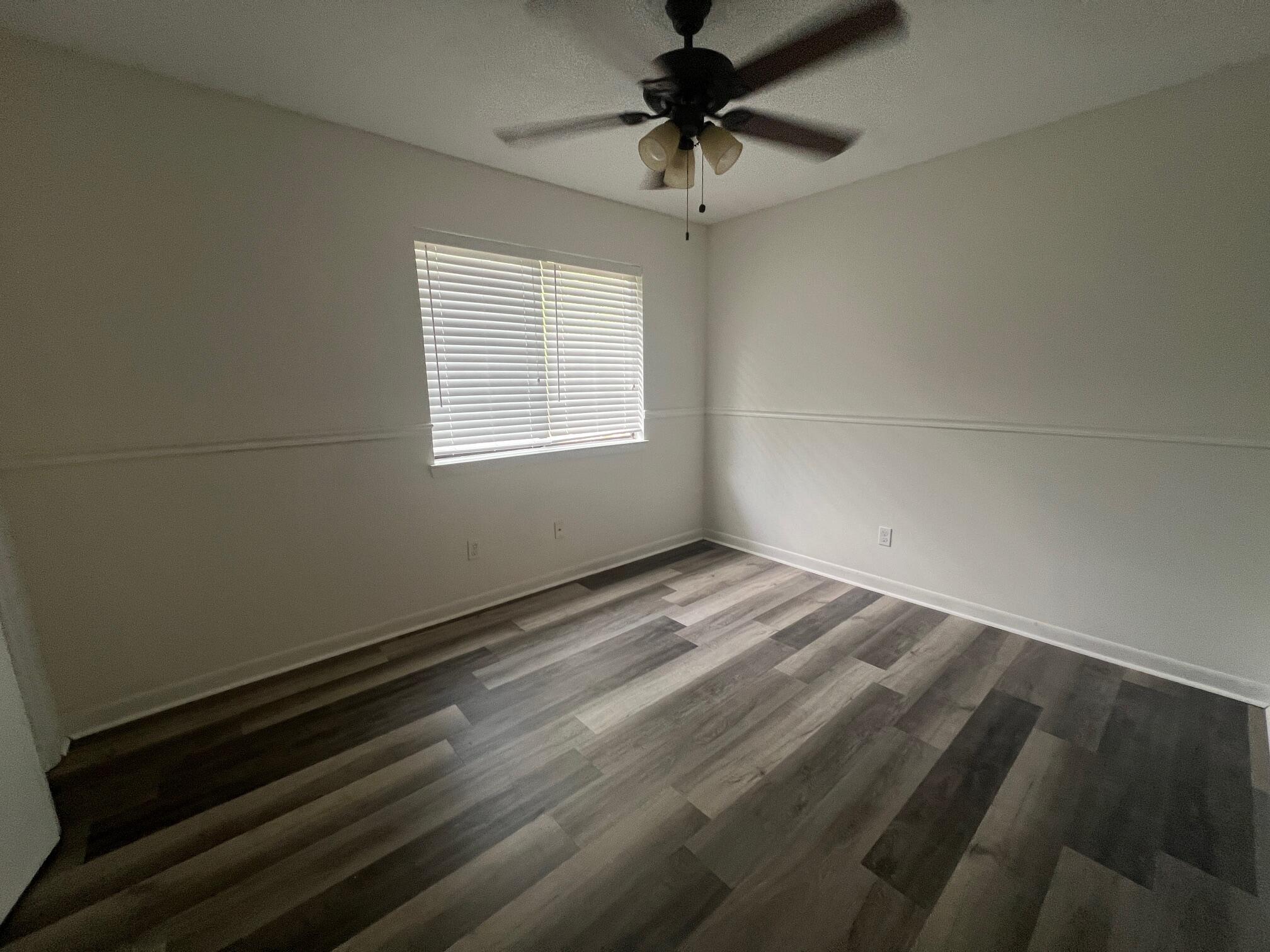 115 Hughes Street Northeast, Unit D4 Fort Walton Beach, FL 32548 - Photo 25 of 29 an empty room with a window