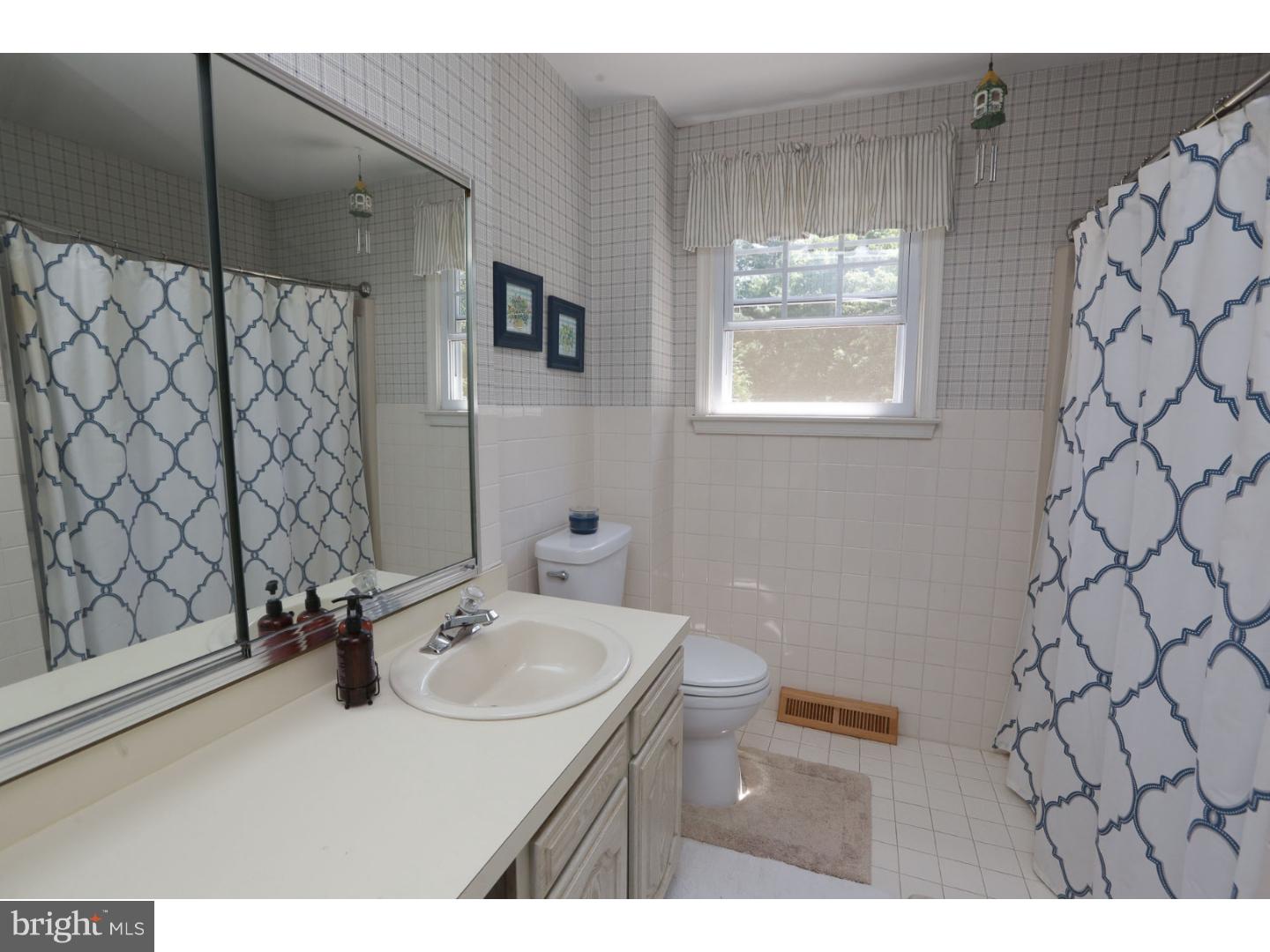 2935 Defford Road Norristown, PA 19403 - Photo 20 of 25 Bathroom