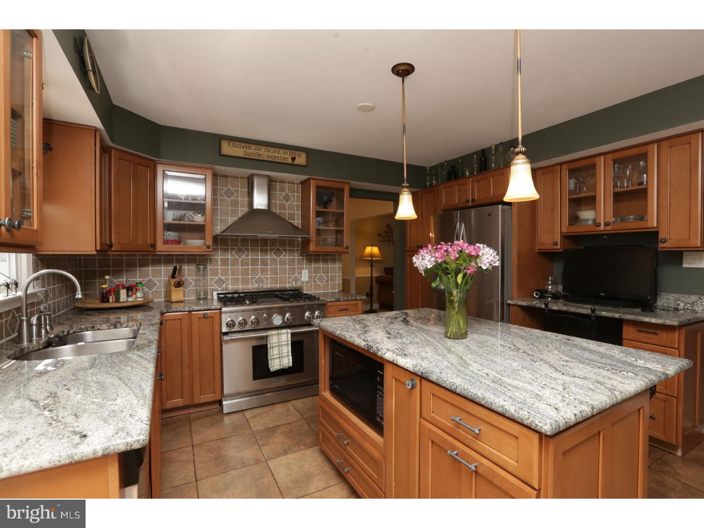 2935 Defford Road Norristown, PA 19403 - Photo 7 of 25 Kitchen