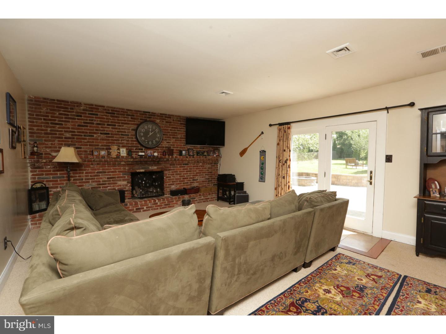 2935 Defford Road Norristown, PA 19403 - Photo 9 of 25 Family Room