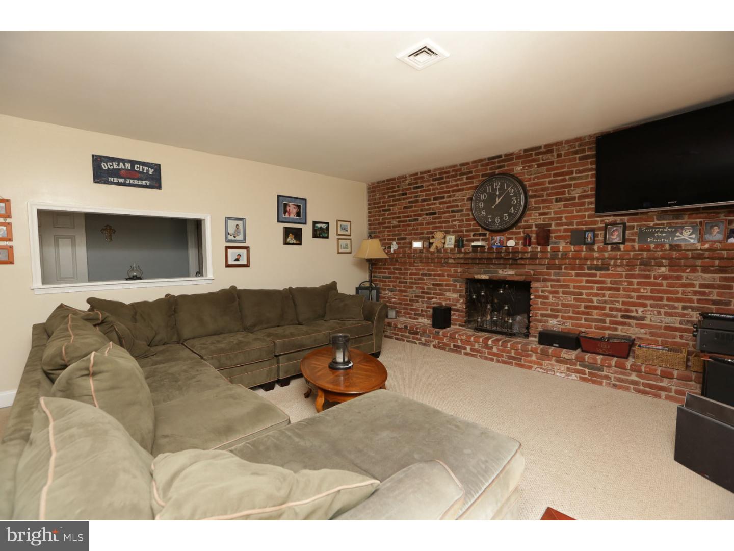 2935 Defford Road Norristown, PA 19403 - Photo 10 of 25 Family Room