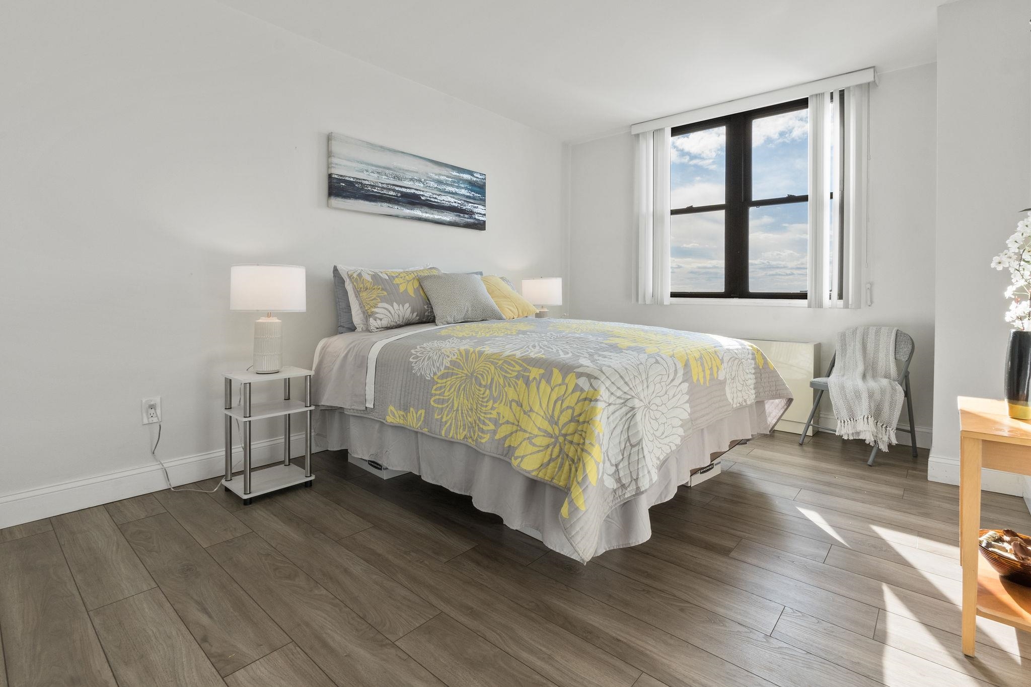 380 Mountain Road, Unit 813 Union City, NJ 07087 - Photo 21 of 40 a bedroom with bed and window