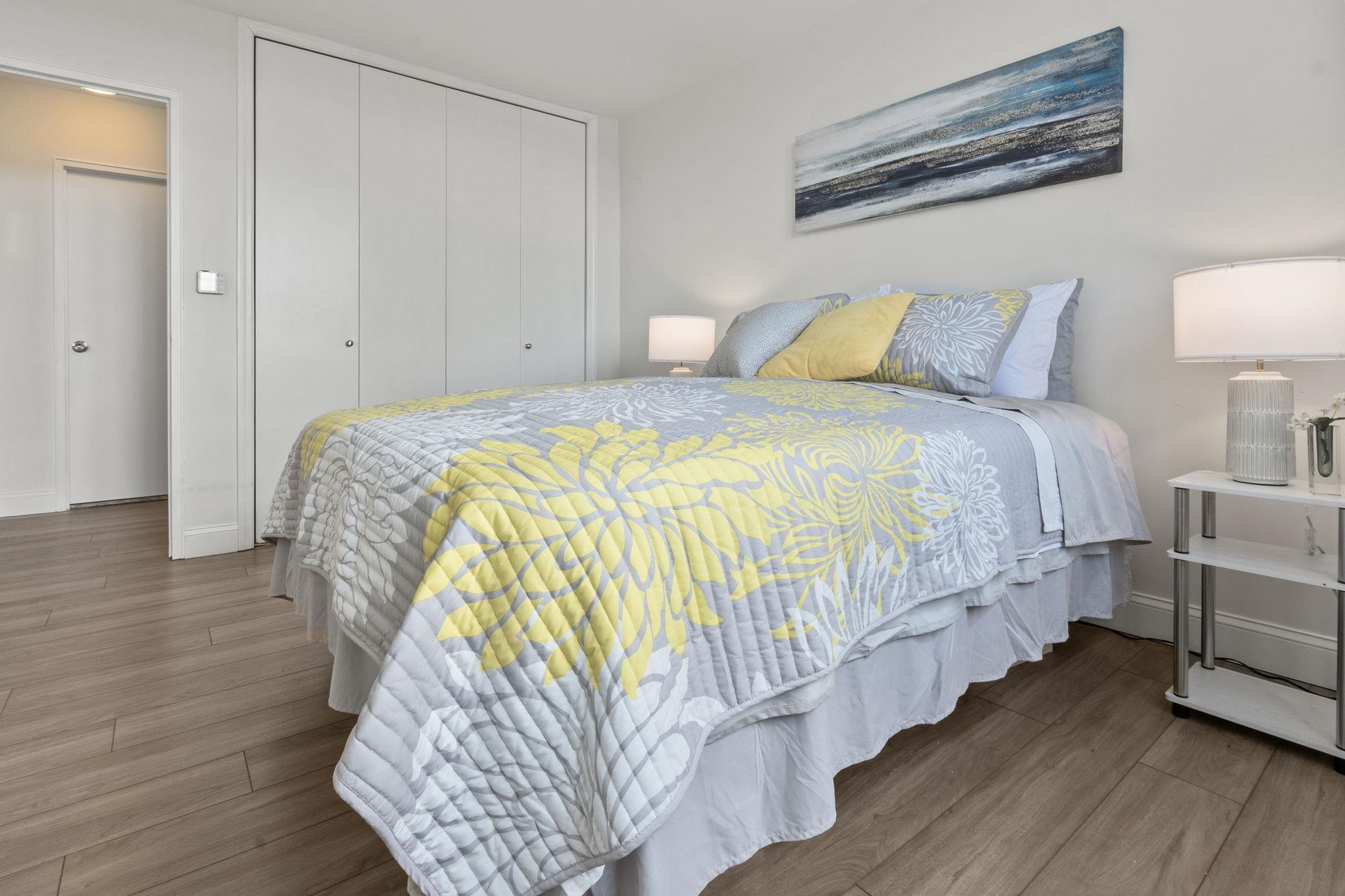 380 Mountain Road, Unit 813 Union City, NJ 07087 - Photo 22 of 40 a bedroom with bed and window