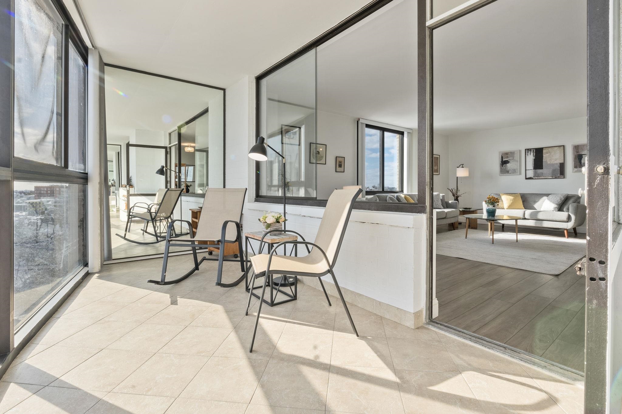 380 Mountain Road, Unit 813 Union City, NJ 07087 - Photo 10 of 40 a dining room with furniture and a floor to ceiling window