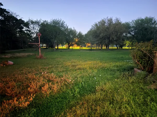 $2,600 | 2567 Avenue D, Dickinson, TX 77539