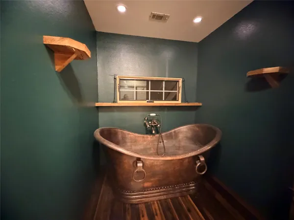 $2,600 | 2567 Avenue D, Dickinson, TX 77539