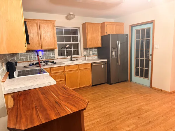 $2,600 | 2567 Avenue D, Dickinson, TX 77539