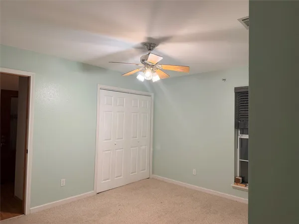 $2,600 | 2567 Avenue D, Dickinson, TX 77539