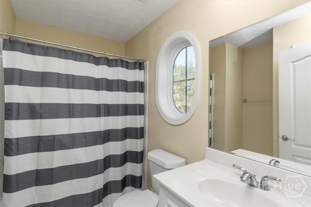 1021 Azalea Street Greensboro, GA 30642 - Photo 25 of 33 GUEST BATHROOM UPSTAIRS ON FRONT