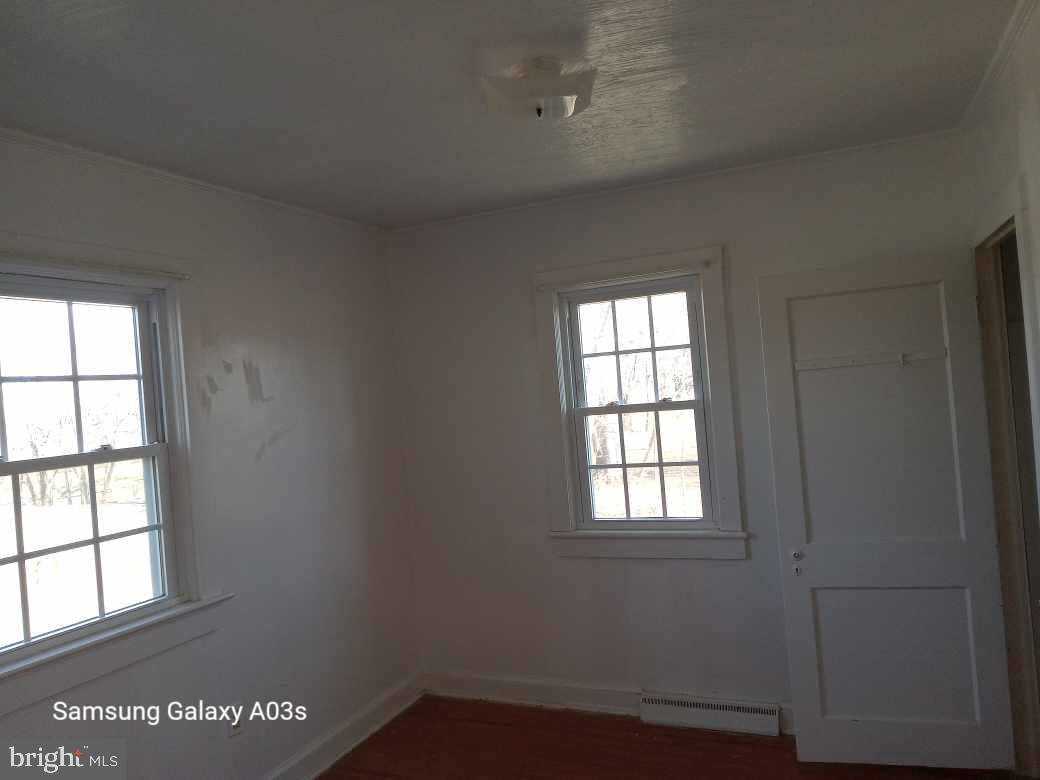 37291 Grass Roots Lane Purcellville, VA 20132 - Photo 14 of 38 an empty room with windows