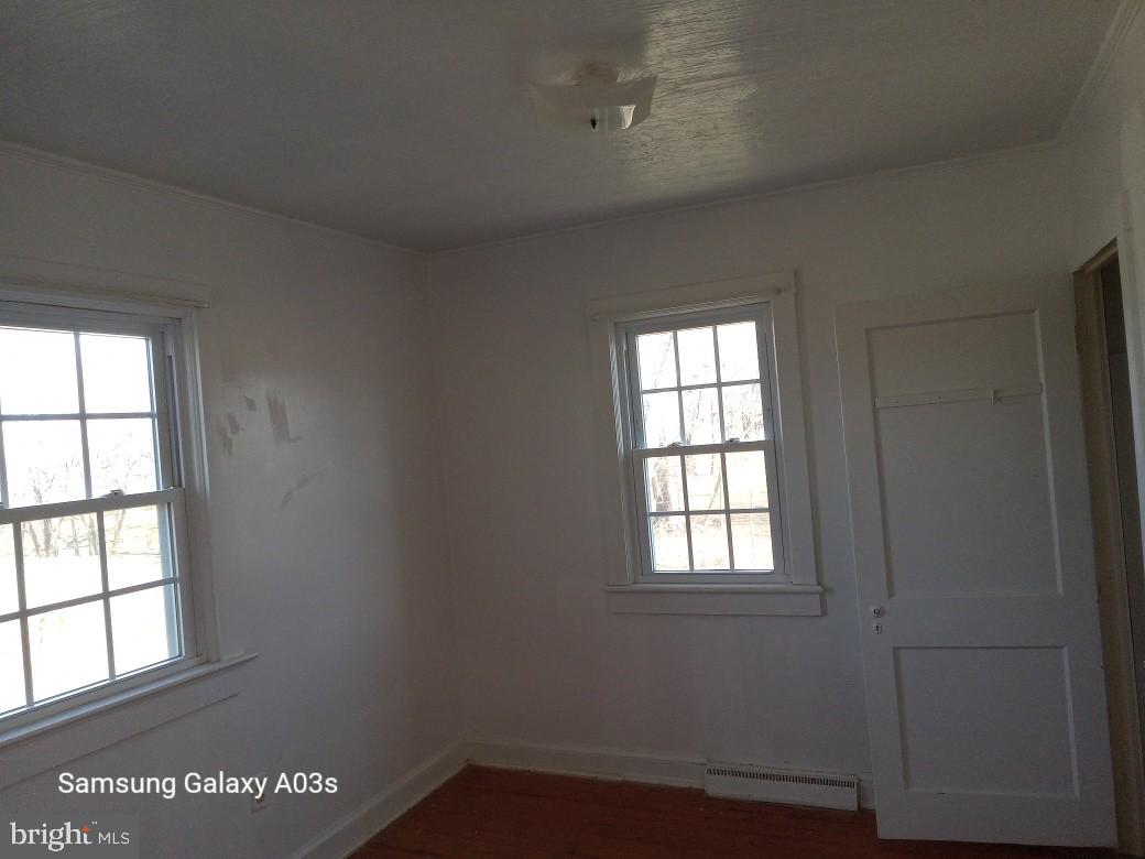 37291 Grass Roots Lane Purcellville, VA 20132 - Photo 18 of 38 an empty room with windows