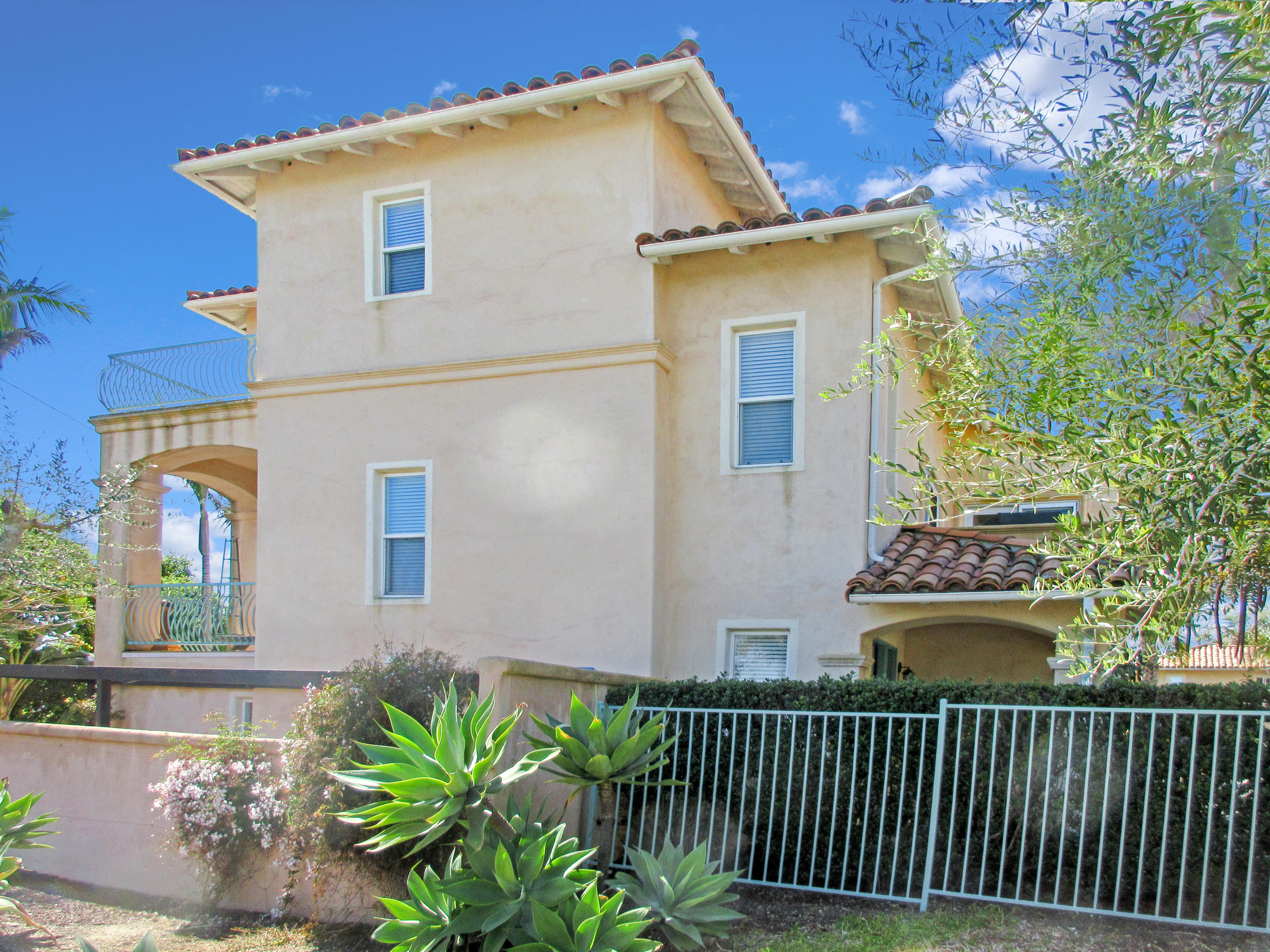 222 Meigs Road, Unit 15 Santa Barbara, CA 93109 - Photo 27 of 31 Side View