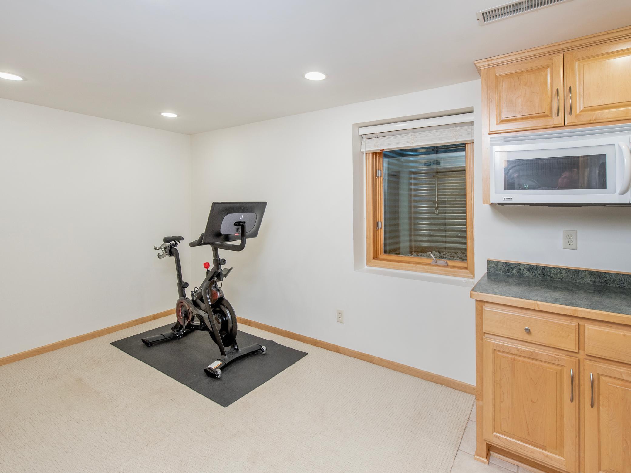8218 Oakmere Road Bloomington, MN 55438 - Photo 32 of 53 Gallery Image 32