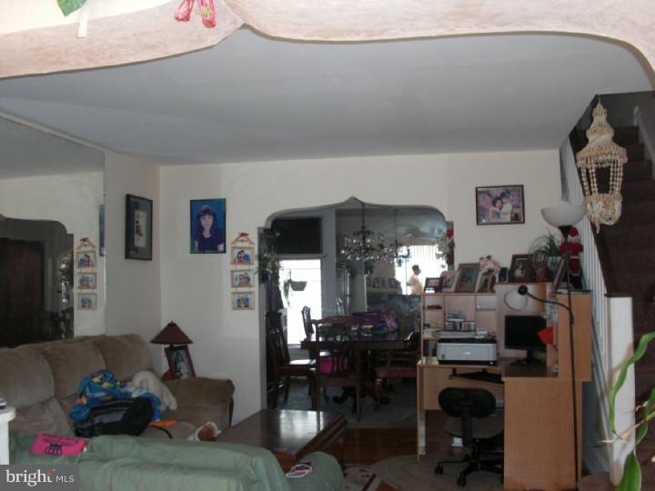 6520 Reedland Street Philadelphia, PA 19142 - Photo 3 of 8 Gallery Image 3